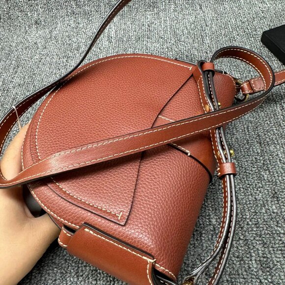 100% Authentic Chloe Suede Darryl Saddle Shoulder Bag - Picture 2 of 14